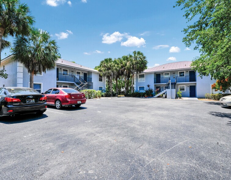 5170 16th Pl SW, Naples, FL à vendre - Photo de l’immeuble – Image 1 sur 21