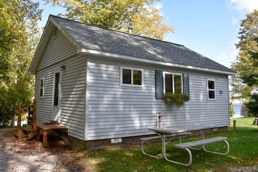 W18070 County Rd, Germfask, MI à vendre - Photo principale – Image 1 sur 10