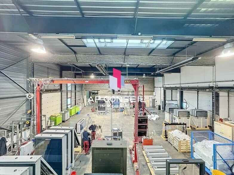 Bureau dans Élancourt à louer - Photo de l’immeuble – Image 2 sur 7