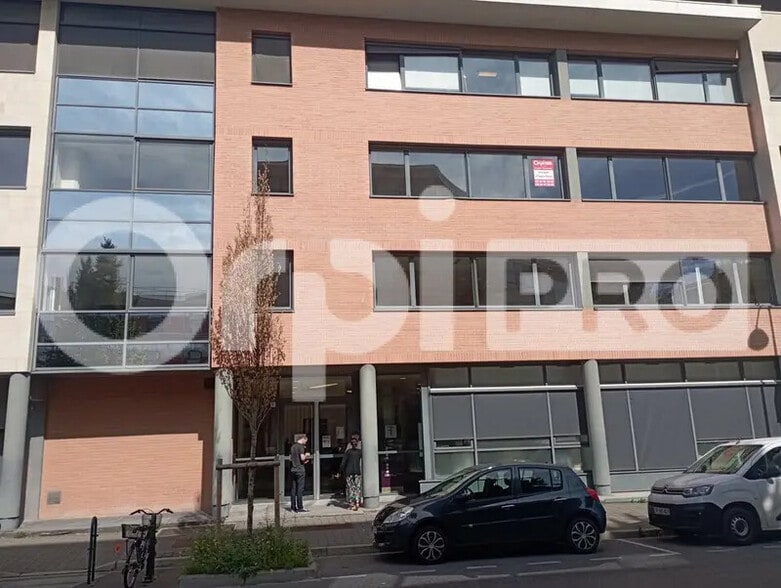 Bureau dans Reims à louer - Photo de l’immeuble – Image 1 sur 4