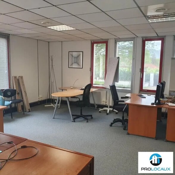 Bureau dans Meylan à louer - Photo principale – Image 1 sur 9