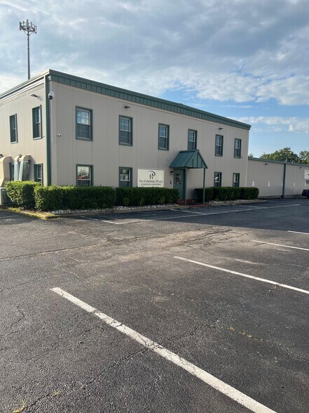 5250 Challedon Dr, Virginia Beach, VA à louer - Photo de l’immeuble – Image 1 sur 9