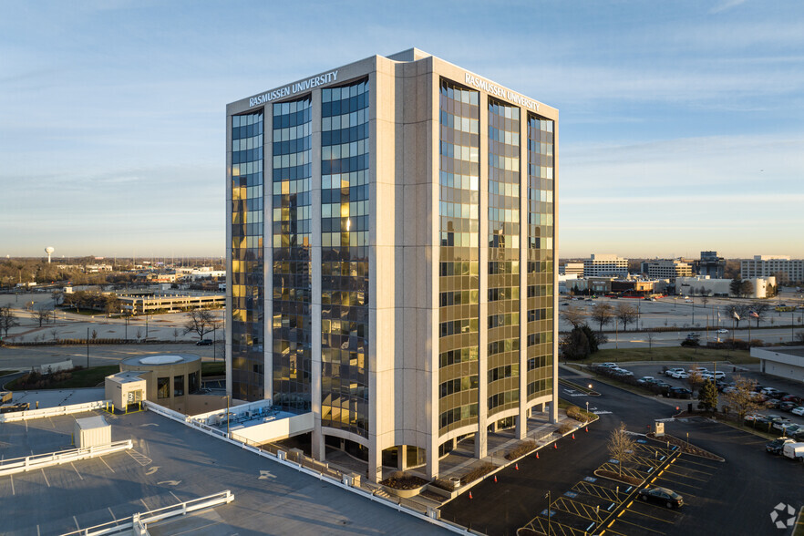 1415 W 22nd St, Oak Brook, IL à louer - Photo de l’immeuble – Image 3 sur 49