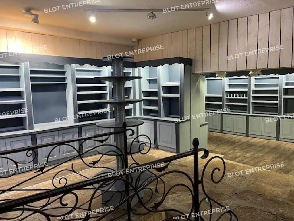 Local commercial dans Vannes à louer Photo de l’immeuble– Image 1 sur 6