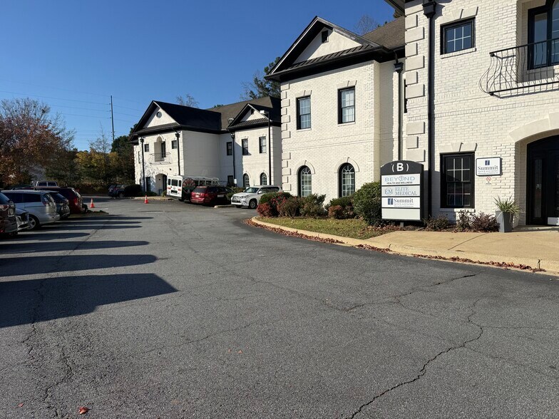 203 Woodpark Pl, Woodstock, GA à louer - Photo de l’immeuble – Image 2 sur 9