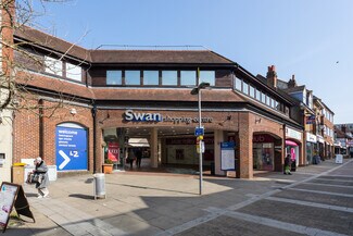 Plus de détails pour High St, Leatherhead - Local commercial à louer