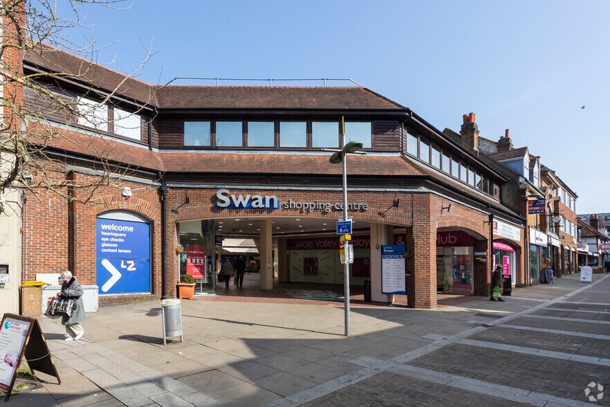 High St, Leatherhead à louer - Photo principale – Image 1 sur 5
