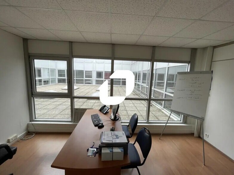 Bureau dans Boissy-Saint-Léger à vendre - Photo de l’immeuble – Image 2 sur 9