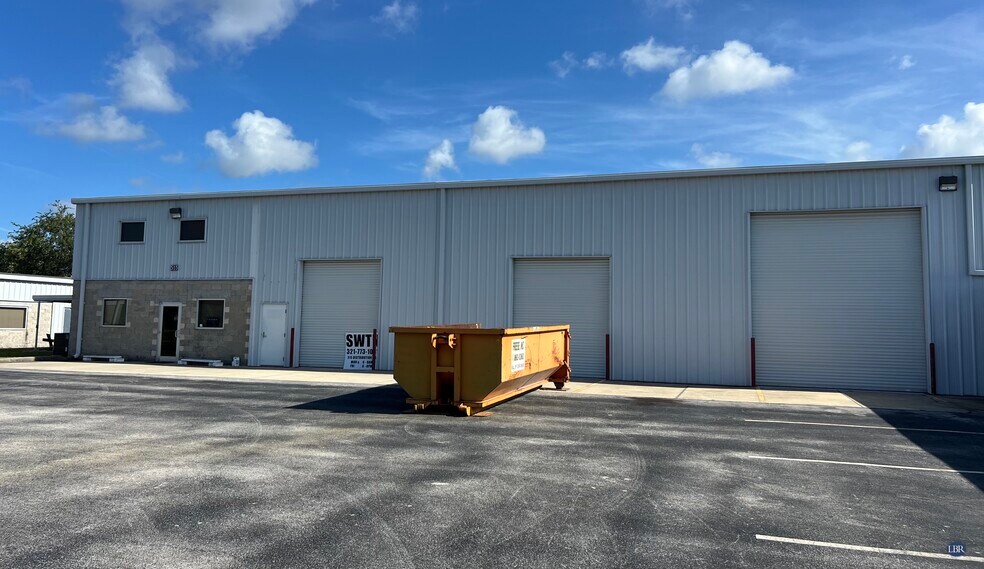 515 Distribution Dr, Melbourne, FL à louer - Photo principale – Image 1 sur 7