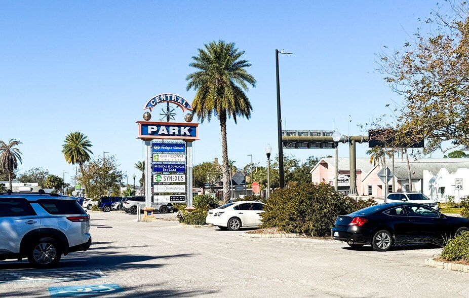 6010 Park Blvd, Pinellas Park, FL à vendre - Photo de l’immeuble – Image 3 sur 21