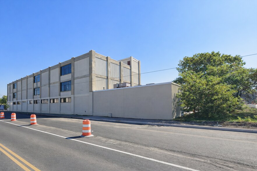 1011 E Water St, Syracuse, NY à vendre - Photo de l’immeuble – Image 2 sur 3