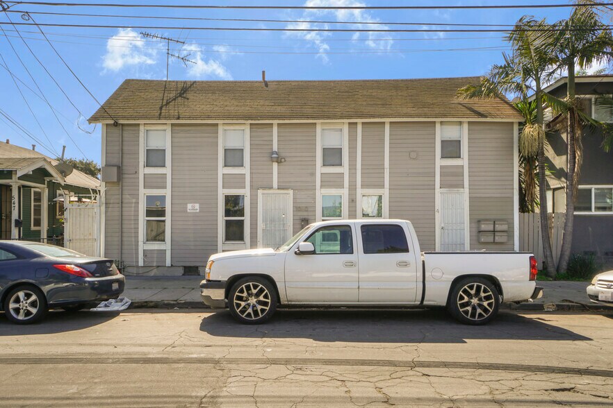 1060 E 6th St, Long Beach, CA à vendre - Photo de l’immeuble – Image 3 sur 28