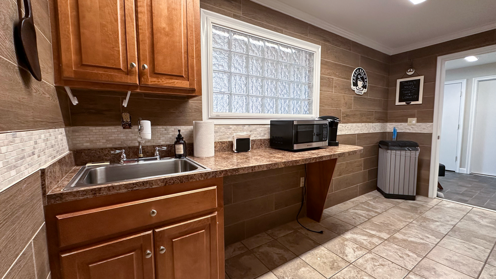 291 Queen St, Bristol, CT à louer - Photo intérieure – Image 3 sur 15