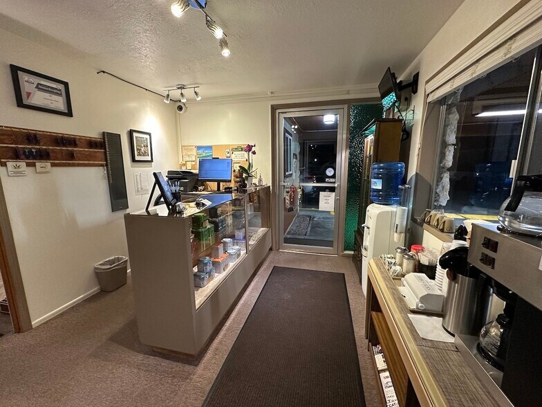 1010 8th St, Myrtle Point, OR à vendre - Photo de l’immeuble – Image 3 sur 10