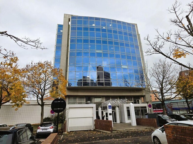 Bureau dans Évry-Courcouronnes à vendre - Photo de l’immeuble – Image 2 sur 16