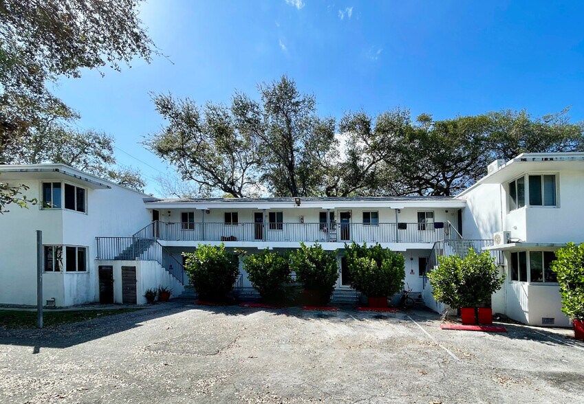 648 NE 80th St, Miami, FL à vendre - Photo de l’immeuble – Image 2 sur 20