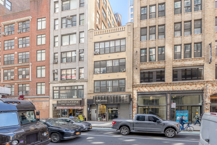 212 W 29th St, New York, NY à vendre - Photo de l’immeuble – Image 2 sur 45