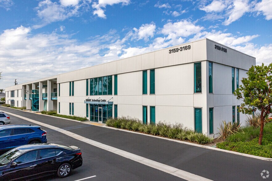 3159-3169 Red Hill Ave, Costa Mesa, CA à louer - Photo de l’immeuble – Image 1 sur 26