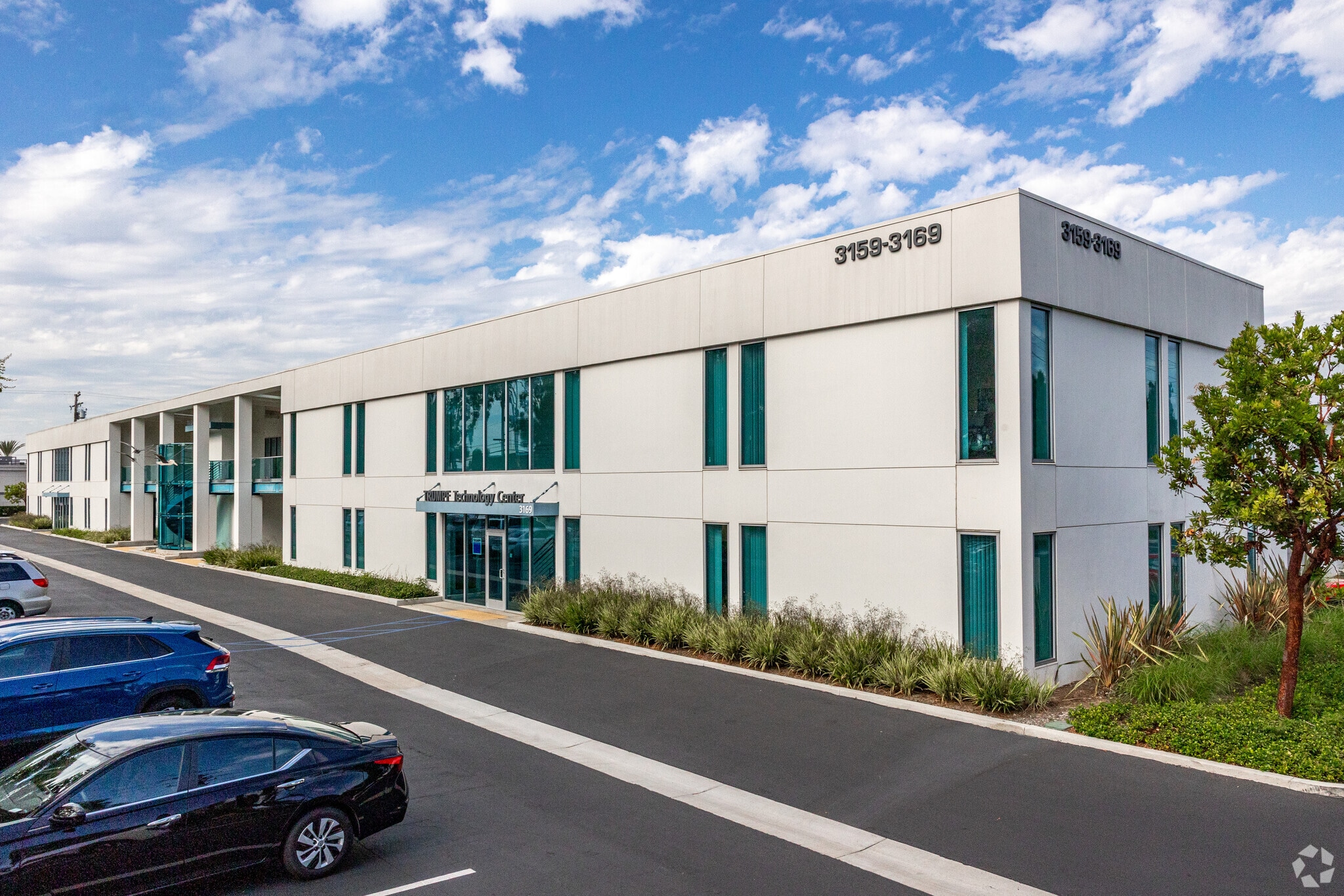 3159-3169 Red Hill Ave, Costa Mesa, CA à louer Photo principale– Image 1 sur 8