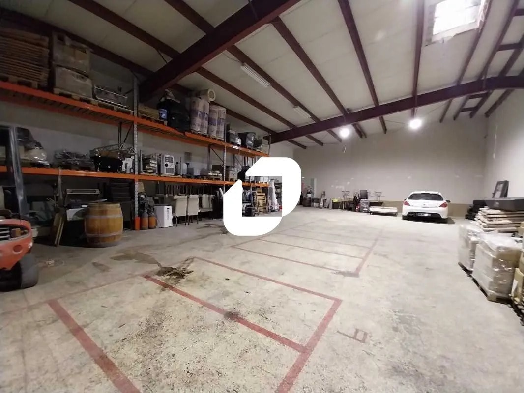 Bureau dans Les Essarts-le-Roi à louer Photo de l’immeuble– Image 1 sur 8