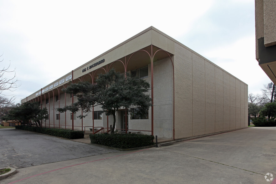 6162 E Mockingbird Ln, Dallas, TX à louer - Photo de l’immeuble – Image 1 sur 6