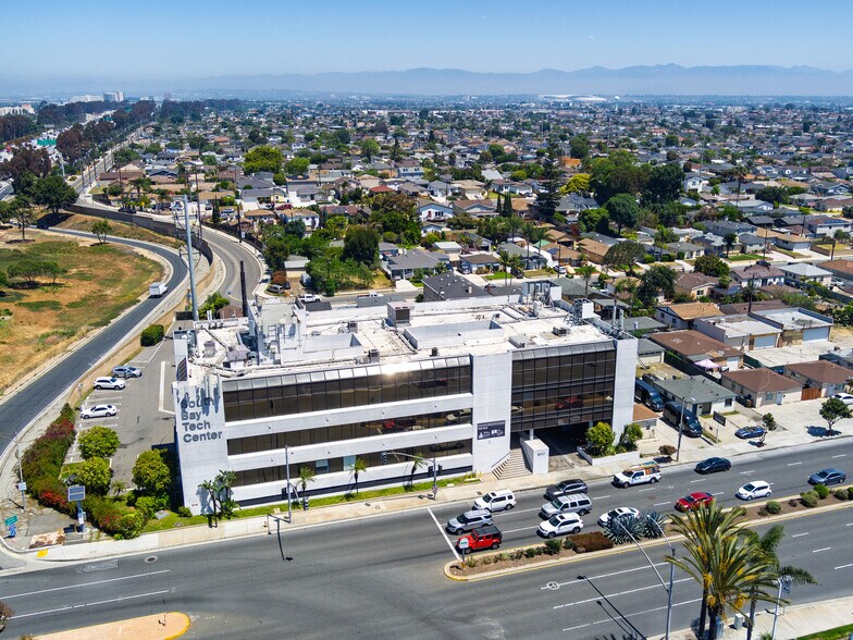 5155 W Rosecrans Ave, Hawthorne, CA à vendre - Photo de l’immeuble – Image 2 sur 46