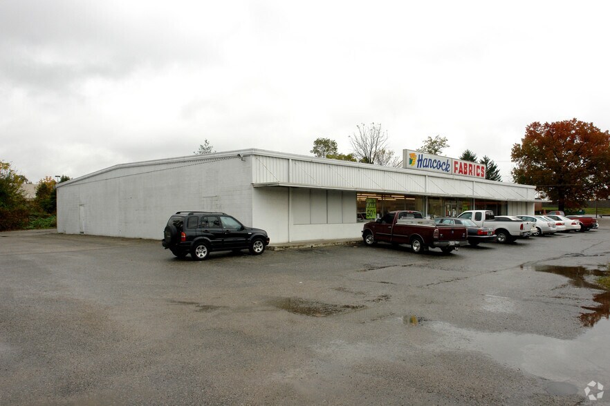 523 E Lewis And Clark Pky, Clarksville, IN à louer - Photo de l’immeuble – Image 2 sur 3