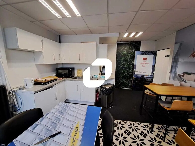 Bureau dans Montreuil à louer - Photo de l’immeuble – Image 3 sur 8