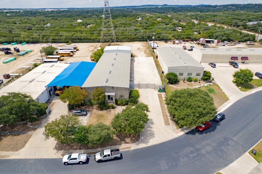13403 Western Oak Dr, Helotes, TX à louer - Photo de l’immeuble – Image 3 sur 20
