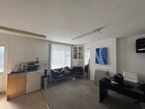 9-15 Between Streets, Cobham à louer Photo intérieure– Image 1 sur 4