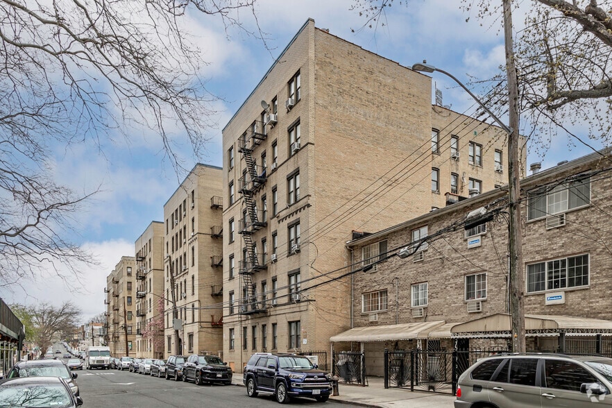 3560 Olinville Ave, Bronx, NY à vendre - Photo de l’immeuble – Image 2 sur 13