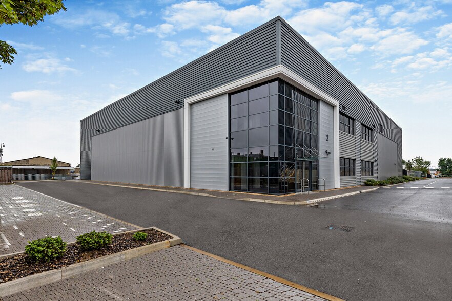 12 Third Av, Milton Keynes à louer - Photo de l’immeuble – Image 2 sur 14