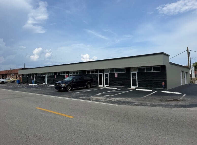 4310-4326 NE 5th Ave, Oakland Park, FL à louer - Photo de l’immeuble – Image 1 sur 8