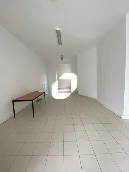 Local commercial dans Paris à louer - Photo intérieure – Image 3 sur 3