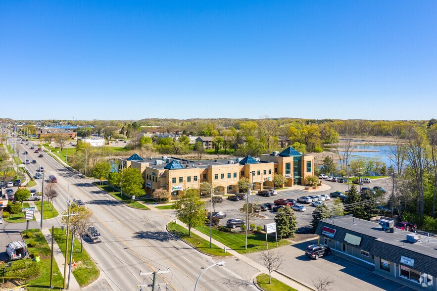 714-900 W Grand River Ave, Brighton, MI à louer - Aérien – Image 2 sur 9