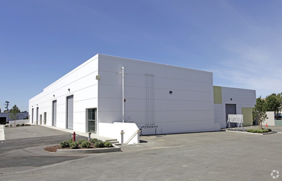 3953 Industrial Way, Concord, CA à louer - Photo de l’immeuble – Image 2 sur 3