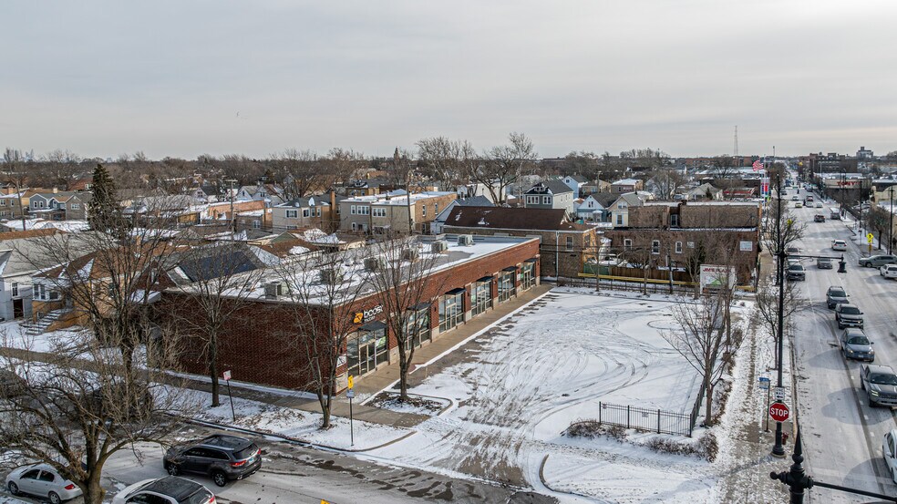 2649 N Central Ave, Chicago, IL à louer - Photo de l’immeuble – Image 3 sur 13