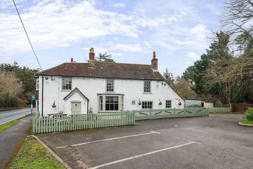 Southampton Road, Lymington à vendre - Photo principale – Image 1 sur 3