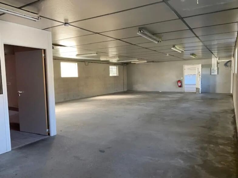 Local d’activités dans Saint-Clair-du-Rhône à louer - Photo intérieure – Image 2 sur 6