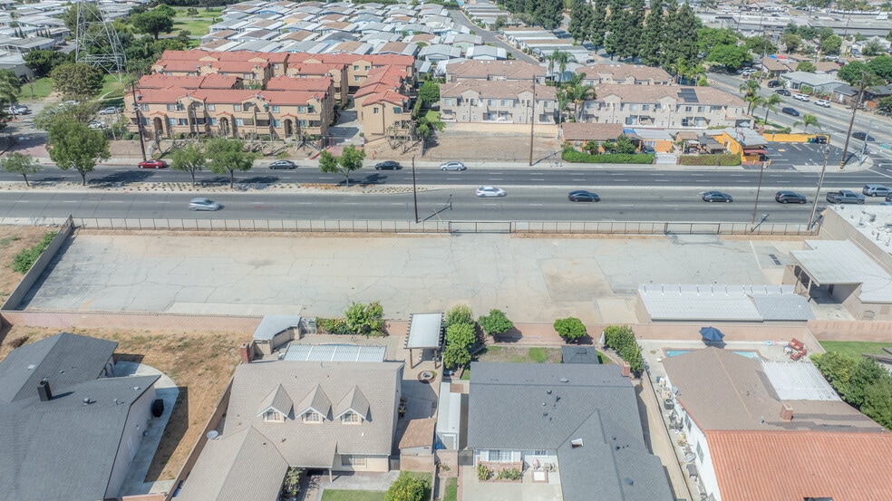 8642 Beverly Blvd, Pico Rivera, CA à vendre - Aérien – Image 2 sur 8