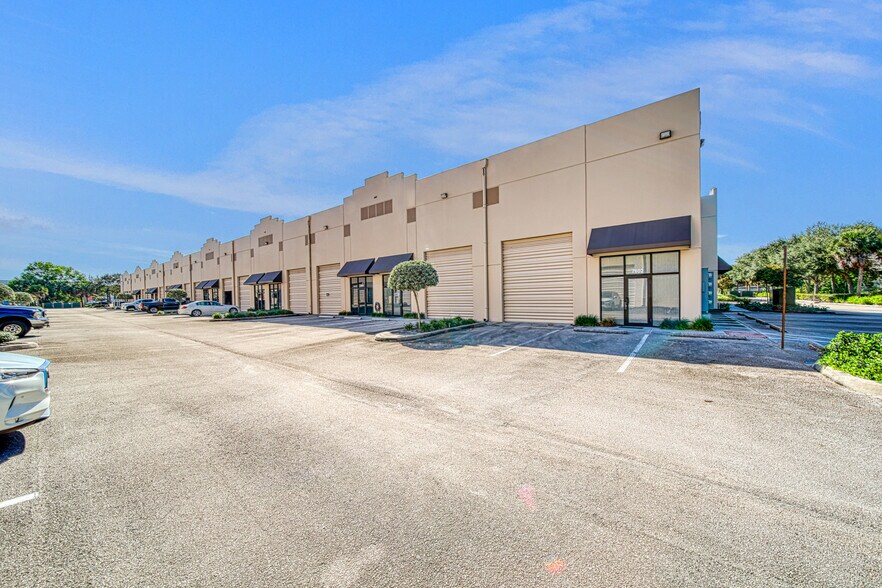 7602-7664 SW Jack James Dr, Stuart, FL à vendre - Photo de l’immeuble – Image 3 sur 9