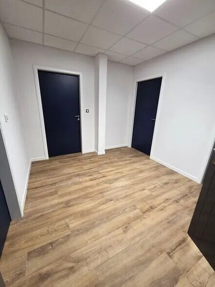 Bureau dans Décines-Charpieu à louer - Photo intérieure – Image 3 sur 5