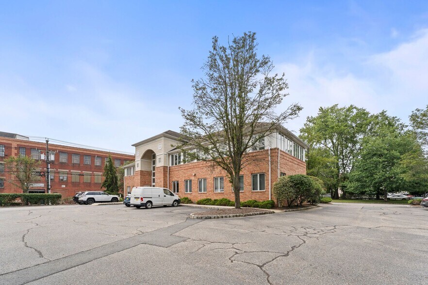 96 E Main St, Little Falls, NJ à louer - Photo intérieure – Image 3 sur 33