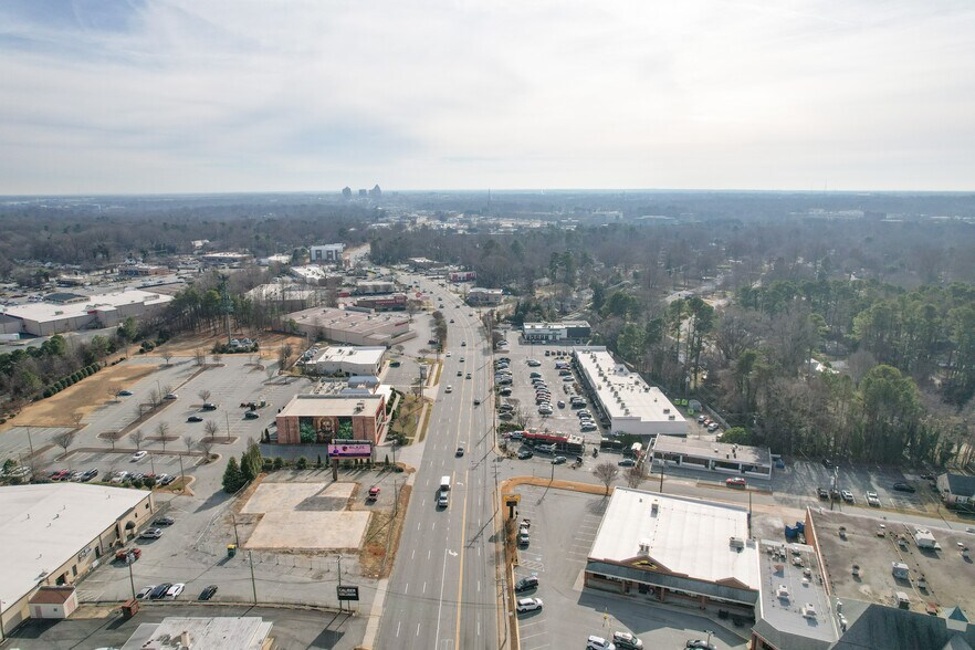 2401-2403 Battleground Ave, Greensboro, NC à louer - Photo de l’immeuble – Image 3 sur 5