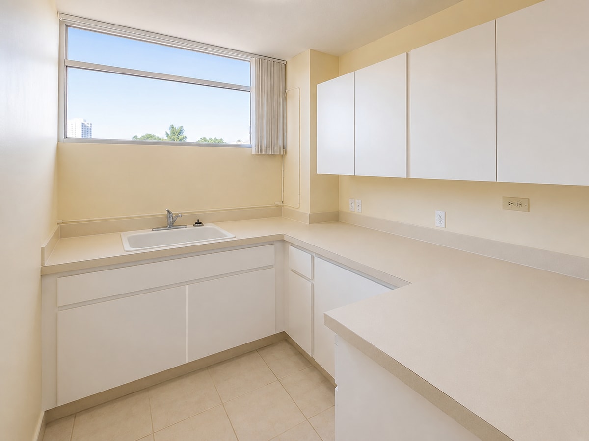 1201 S Highland Ave, Clearwater, FL 33756 - Lot 6 - - Photo intérieure - Image 2 of 5