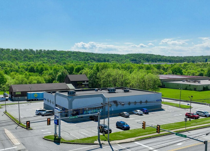 4135 N George St Extn, Manchester, PA à louer - Photo de l’immeuble – Image 2 sur 2