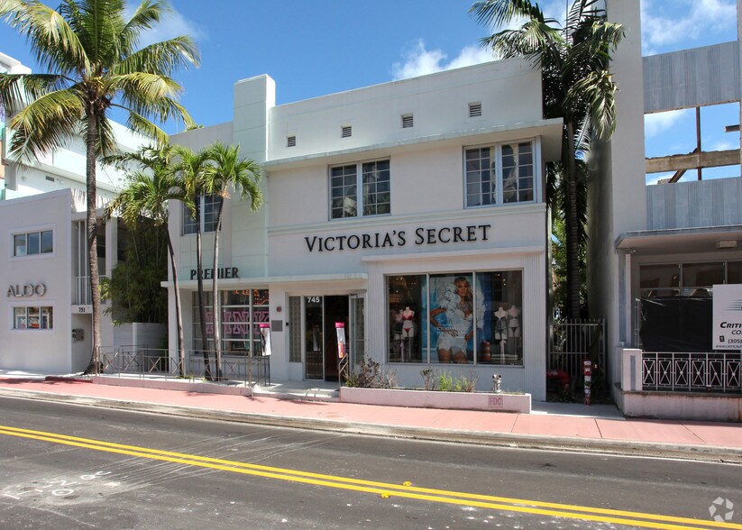 745 Collins Ave, Miami Beach, FL à vendre - Photo de l’immeuble – Image 2 sur 10