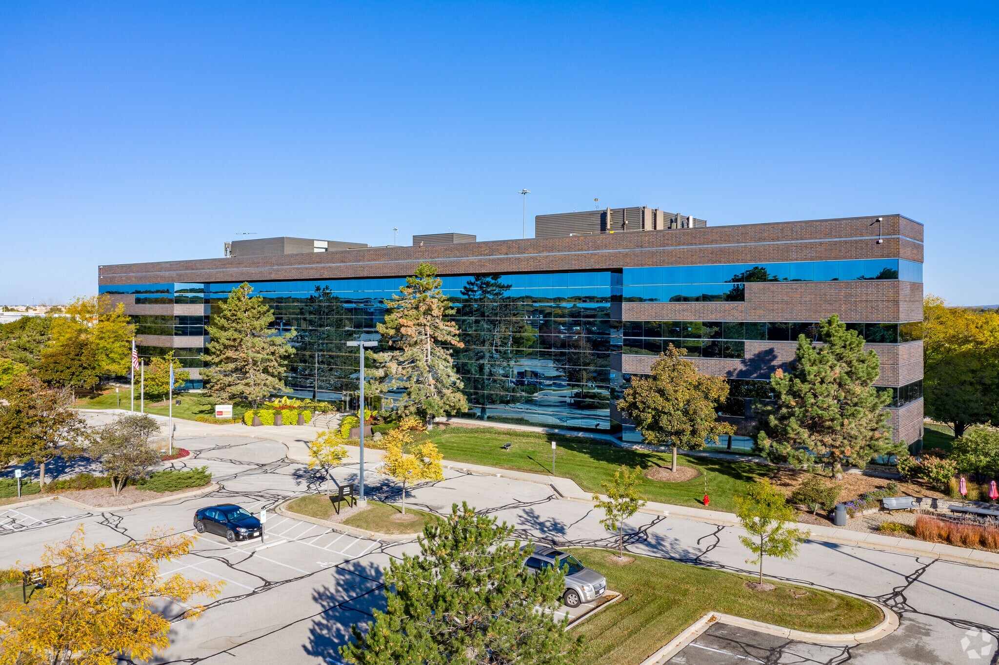 20800 Swenson Dr, Waukesha, WI à louer Photo principale– Image 1 sur 10