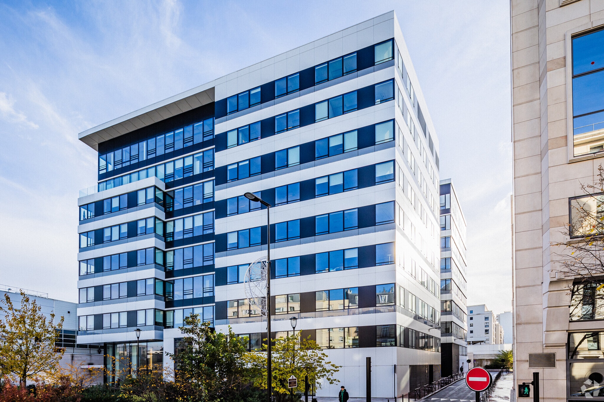 2-8 place du 8 mai 1945, Levallois-Perret à louer Photo principale– Image 1 sur 3