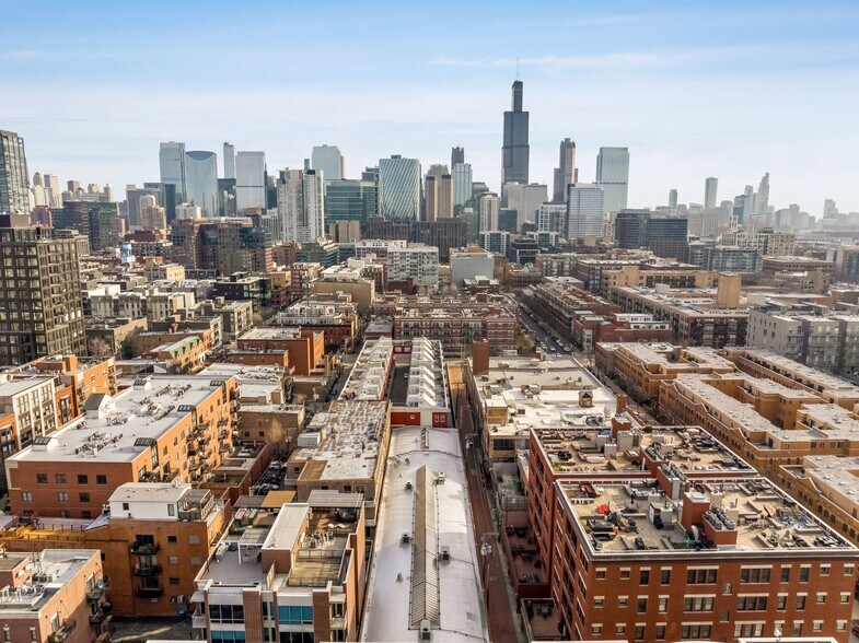 21 S Racine Ave, Chicago, IL à louer - Photo de l’immeuble – Image 3 sur 36